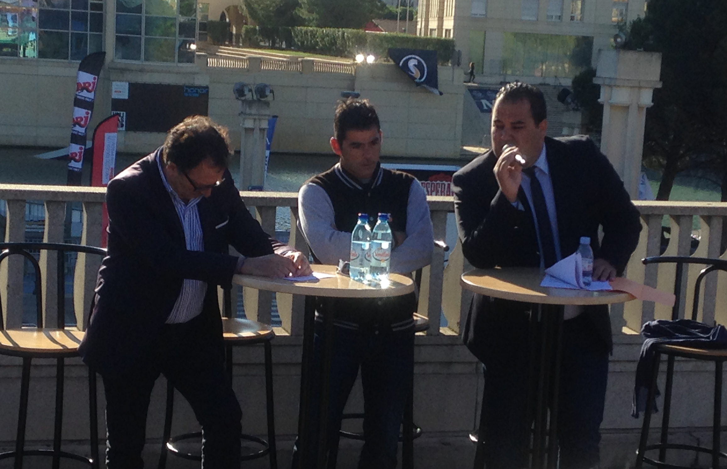 Au milieu de la photo, Hervé André-Benoit, fondateur du Festival International des Sports (FISE), entouré du président de LR set (Jean-Marc OLUSKI) et du Vice-président de la Région en charge de l'éducation, de la jeunesse et du sport (Kamel CHIBLI).