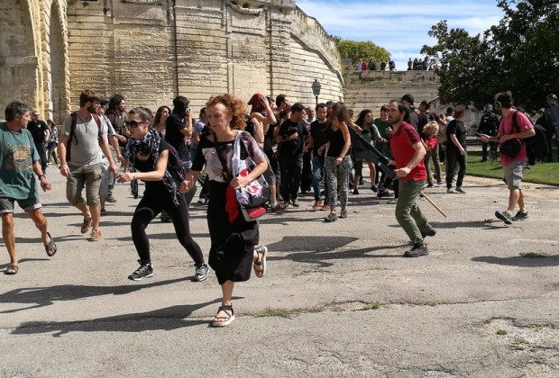 Situation tendue entre manifestants et forces de l'ordre en marge de la manifestation au Peyrou Montpellier