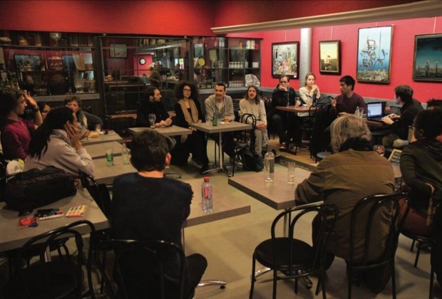 Réunion préparatoire de Jour Debout durant les rencontres du nouveau monde Montpellier au bar Le Dôme. C.P : C.A