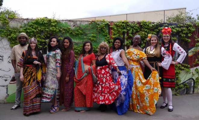 Mur dans le hall du Royal Occupé Montpellier. C.P : F.A