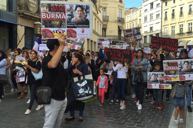 Manifestation pour les Rohingya à la rue de la Loge en direction de la Comédie Montpellier. C.P : F.A