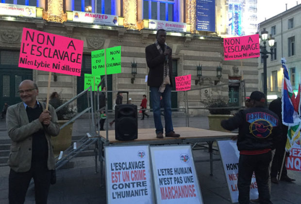 Yaré Diagne, représentant du collectif du 10 mai pour la mémoire de l'esclavage, lors de son discours durant le rassemblement à Montpellier contre l'esclavage en Libye. C.P : F.A