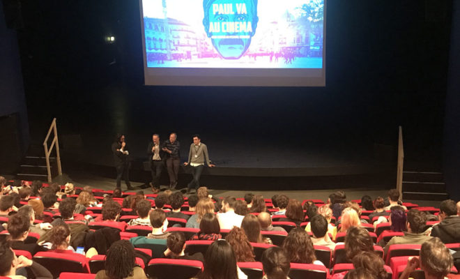 Les spectateurs attendent le début de la première séance de Paul Va au Cinéma. CP : N.N.S