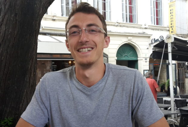 Paul Gillette en terrasse d'un café CP : L.M