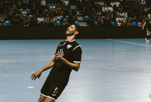 Hamza Aarab, Président du MMF et joueur de luxe ce dimanche 6 mai, n’a pas pu éviter la défaite. ©viziondakour