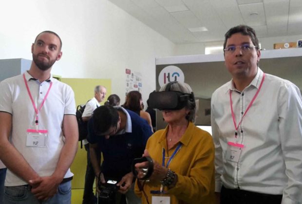 Visite de l'appartement du futur en R.V à la maison des sciences de l'homme Sud de Montpellier. CP : L.M