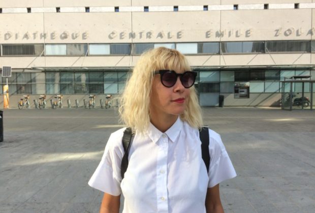 Emeraldia Ayakashi face à la Médiathèque centrale Emile Zola. CP : T.M.J.