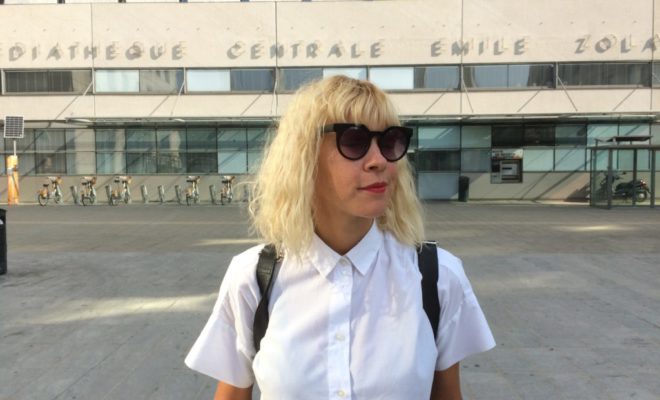 Emeraldia Ayakashi face à la Médiathèque centrale Emile Zola. CP : T.M.J.