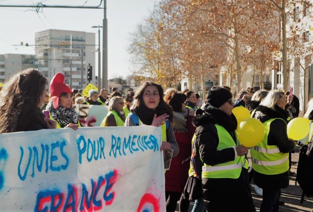 "Toutes unies pour ramener la France à la raison." Marche des femmes Gilets Jaunes.