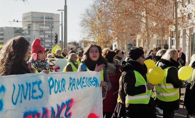 "Toutes unies pour ramener la France à la raison." Marche des femmes Gilets Jaunes.